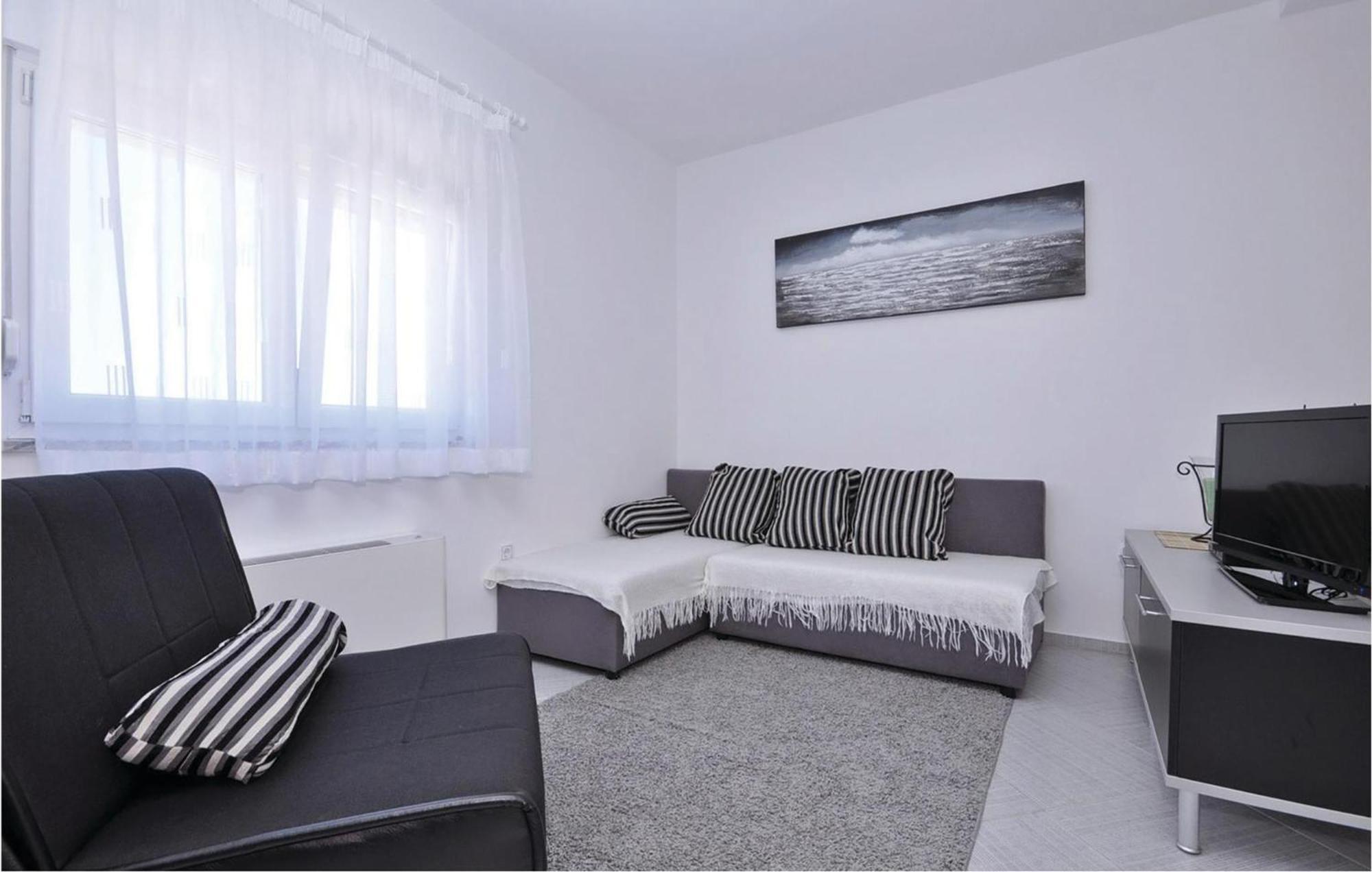 1 Bedroom Cozy Apartment In Bibinje Luaran gambar