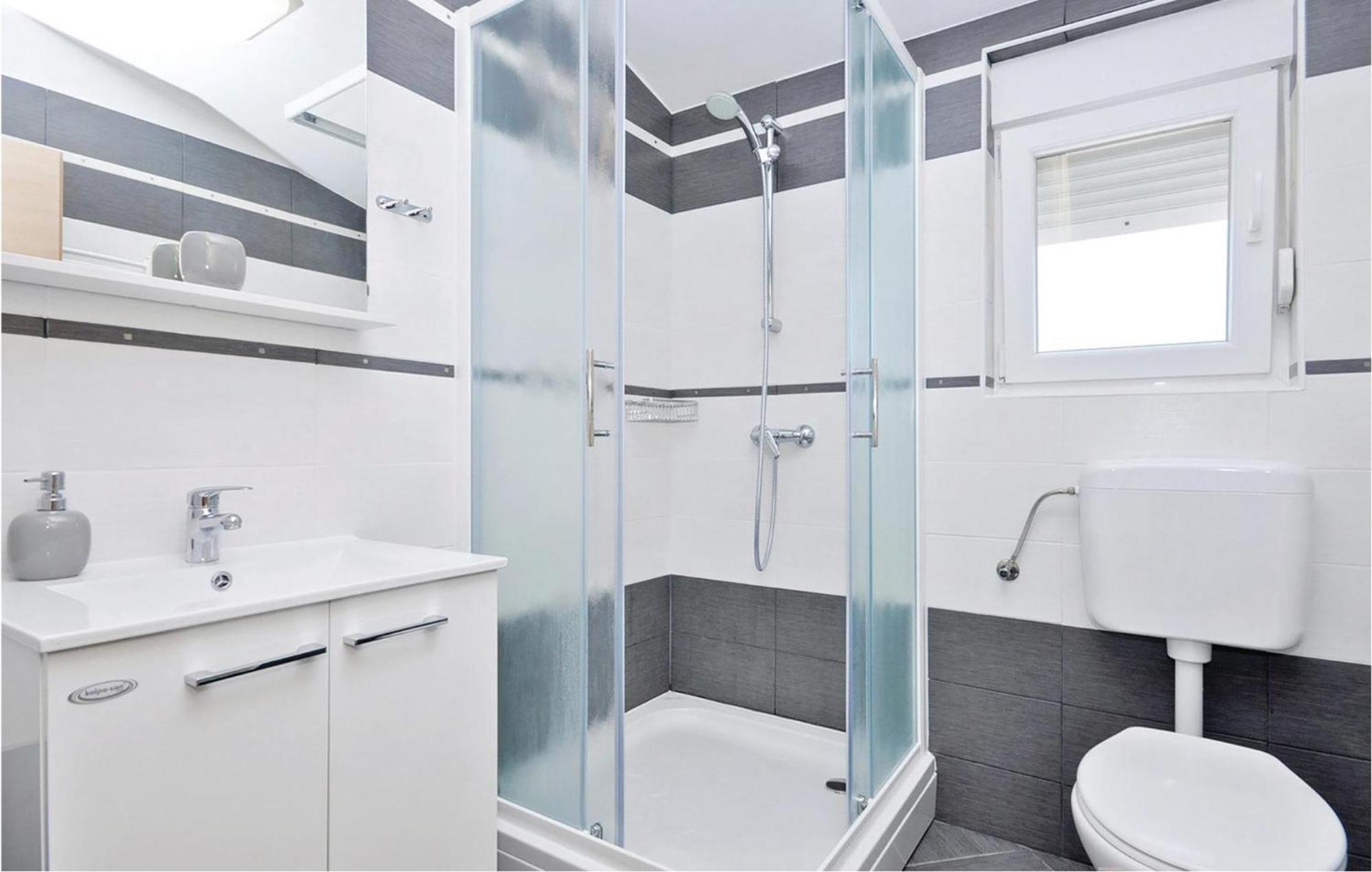1 Bedroom Cozy Apartment In Bibinje Luaran gambar