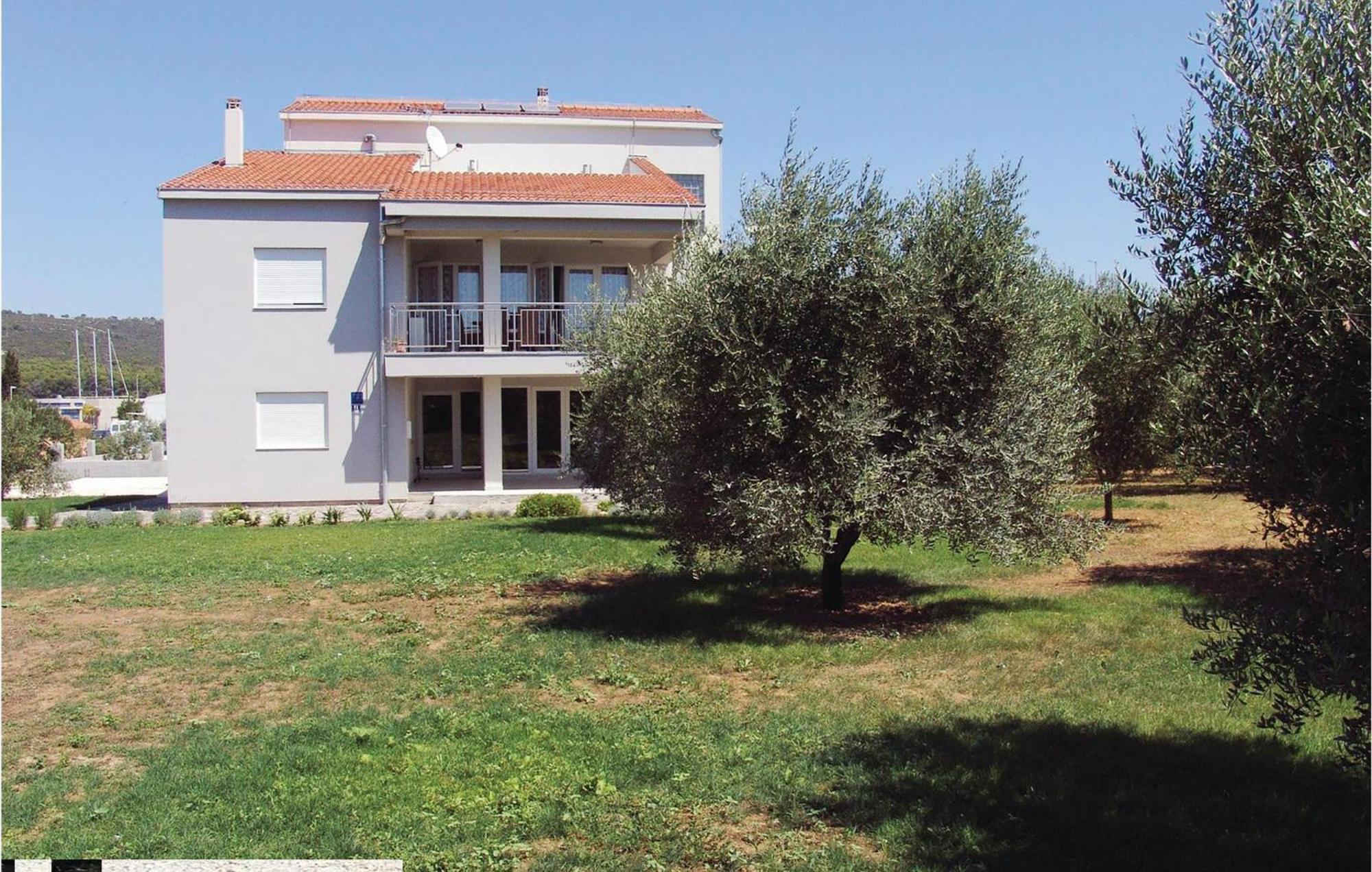 1 Bedroom Cozy Apartment In Bibinje Luaran gambar
