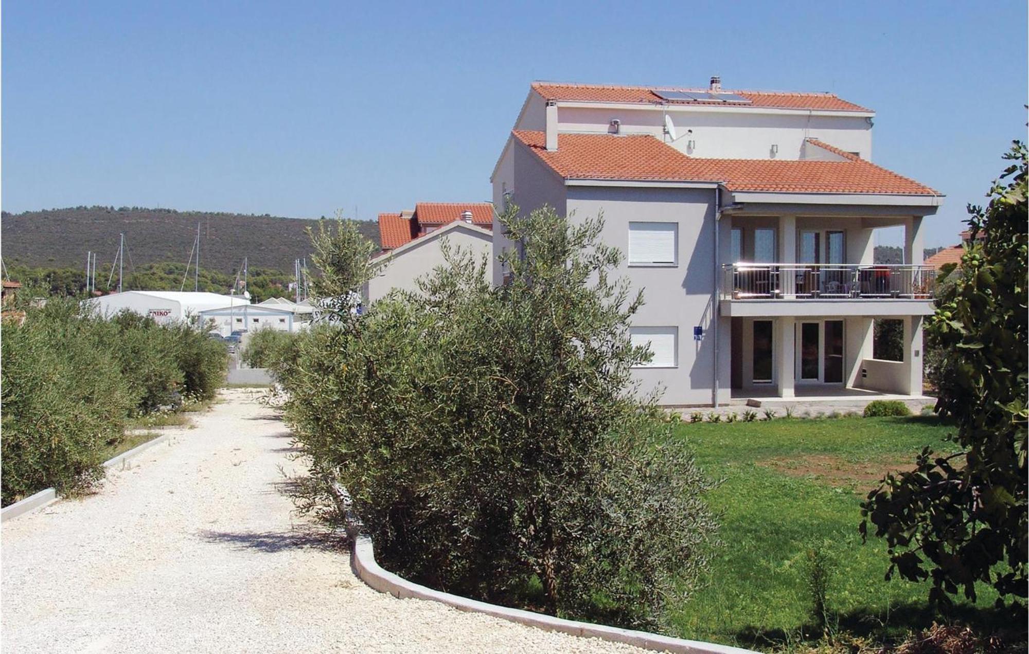 1 Bedroom Cozy Apartment In Bibinje Luaran gambar