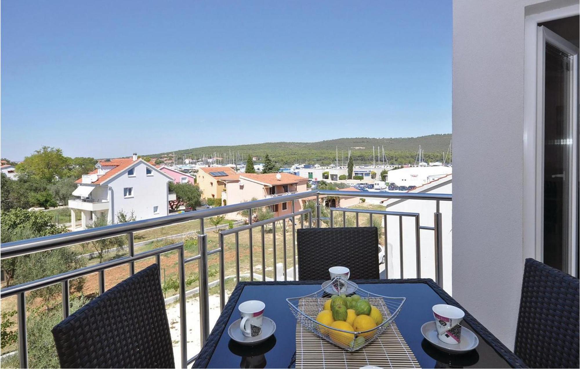 1 Bedroom Cozy Apartment In Bibinje Luaran gambar